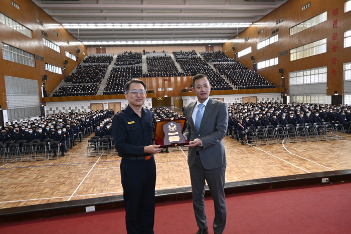 本校於114年11月24日辦理人權法治專題演講，由謝憲杰、陳清怡律師擔任講座。圖片