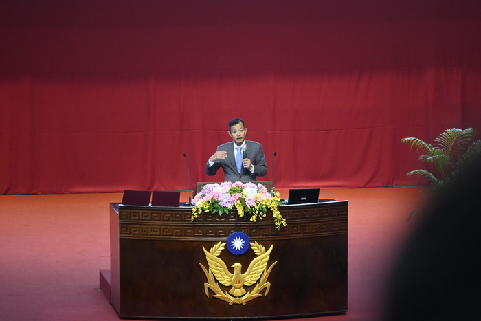 本校於114年11月24日辦理人權法治專題演講，由謝憲杰、陳清怡律師擔任講座。圖片