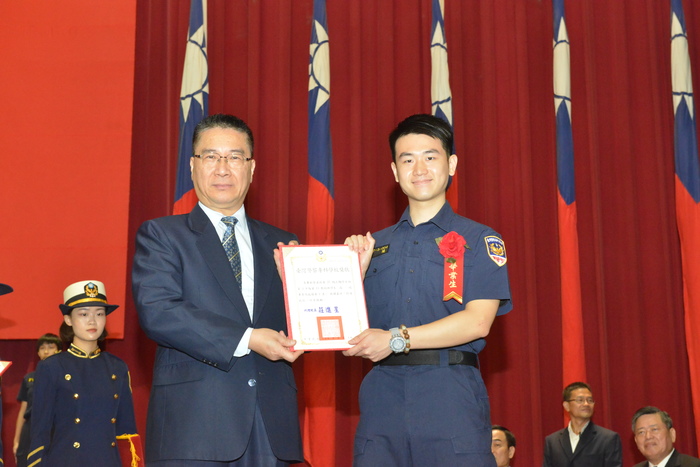 專科警員班第37期正期組畢業典禮頒發獎項