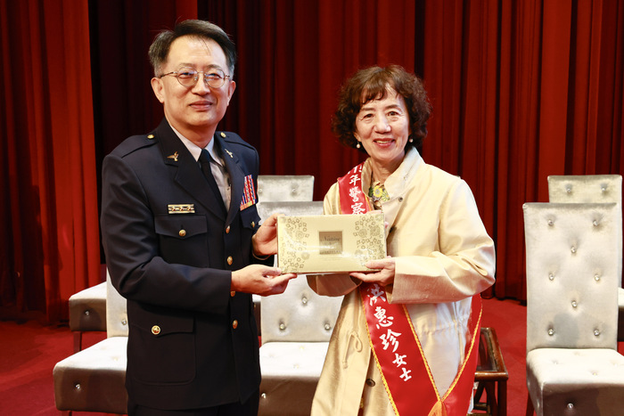 本校115年警察模範母親表揚活動---恭喜區隊長蘇怡辰母親「洪惠珍女士」榮選為本校115年警察模範母親圖片