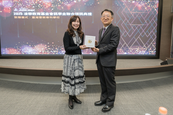 114年12月27日校長出席凌華仲賢獎學金頒獎典禮活動照片圖片