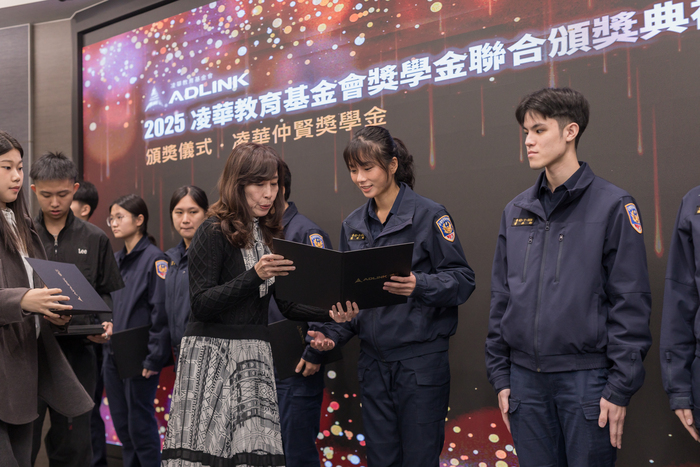 114年12月27日校長出席凌華仲賢獎學金頒獎典禮活動照片圖片