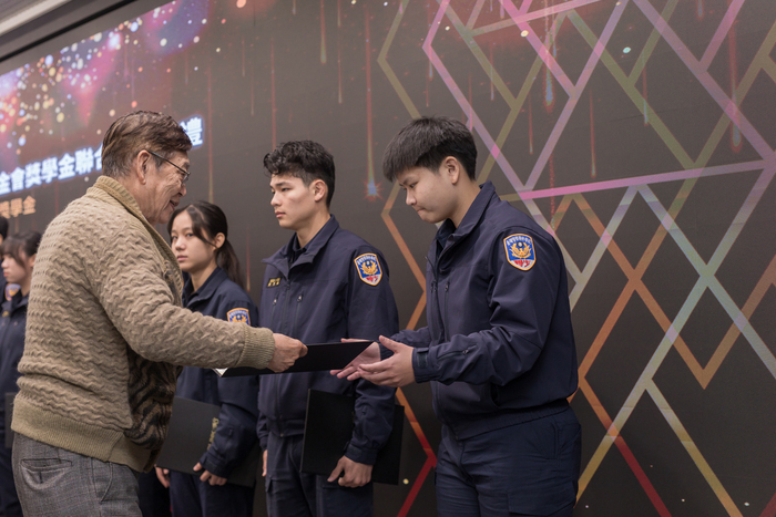 114年12月27日校長出席凌華仲賢獎學金頒獎典禮活動照片圖片