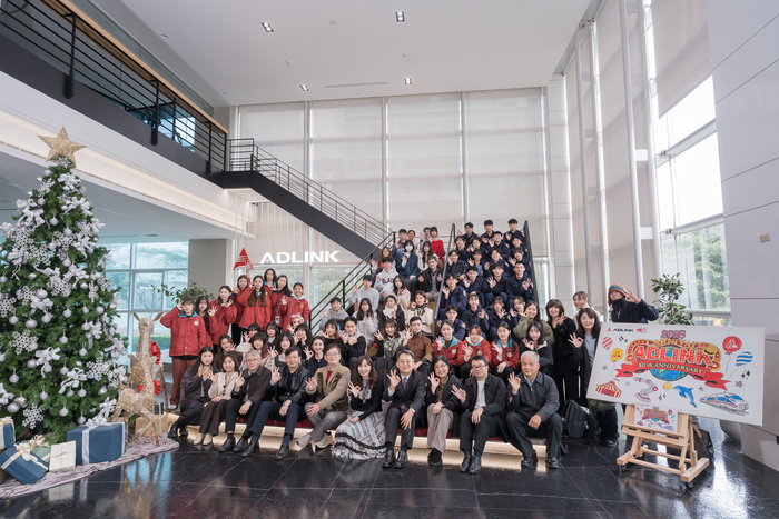 114年12月27日校長出席凌華仲賢獎學金頒獎典禮活動照片圖片