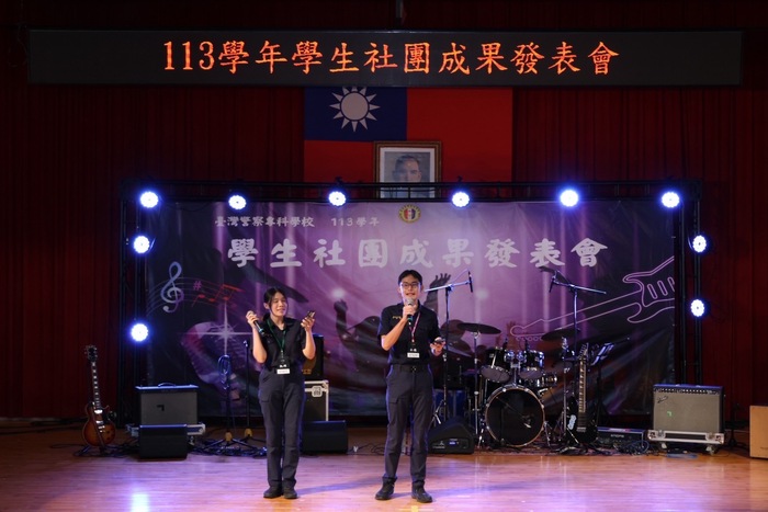 辛苦的主持人將現場秩序掌控良好